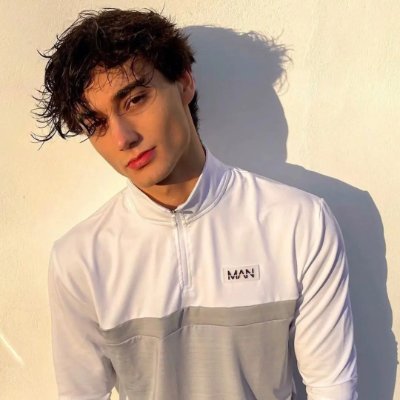 hiiiovvnnt's profile picture. 