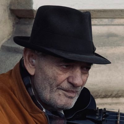 J_E_77777's profile picture. 🐢