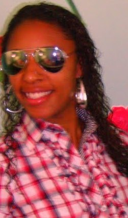 -*-Quando eu era pequena pensava que o mundo era uma maravilha , fui crescendo e percebi que tem pessoas que só se importam com si mesmo ! *-*