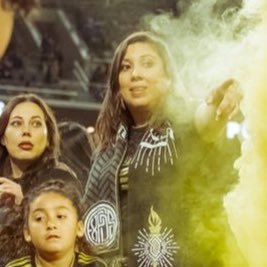 No hay nada mas hermoso que la risa -Frida Kahlo 🌻🇲🇽 Mexicana/Americana. Gold Blooded💛@LAFC⭐️ @49ers