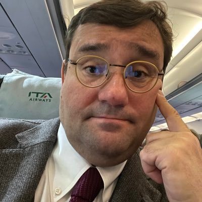 Avvocato giusindustrialista, liberal. Interista abbonato dal 1985 ⭐️⭐️. Pro Israele. Ex Azionista. No 5⭐️, Lega, FI, Commie, FDI, IV. Proudly F205, imbruttito.