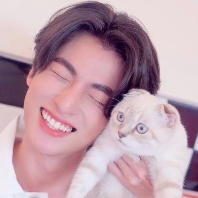 @gulfkanawut 🌻⚽️#ลูกบอลของคุณบิ๊กกลัฟ 🌈❤️ #น้องอาซาร์ของพี่กลัฟ 🐱🐶