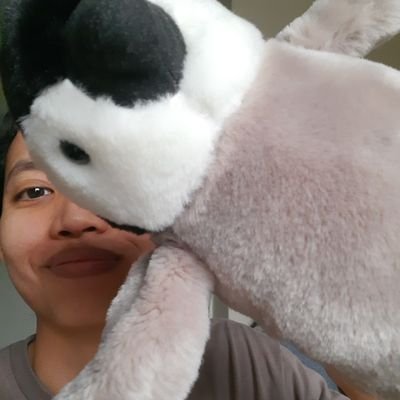 Warga biasa. Sedang belajar antropologi, keadilan gender, dan keadilan lingkungan. Sesekali menulis, lebih sering makan mi.