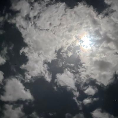 9Hanlovly's profile picture. ومن كان في نيته سوء لنا فلا تجمعنا به يا الله لا واقع ولا حلم ✨