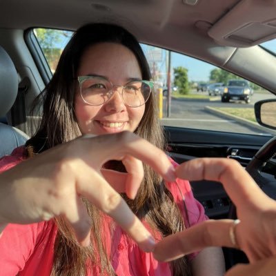 daniellekaply's profile picture. 