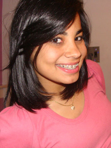 Sou uma menina de 17 anos que ama ficar com os amigos, nunca desisto de meus sonhos e adoro abrir a caixinha de surpresa do mundo.
E vivo pelo os meus divoss.