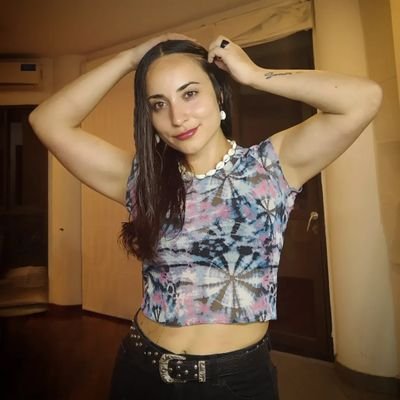 Mujer bonita es la que lucha...
ROCANROLL DEL PAIS
Mecha corta, povorita, venenosa, dulce amor...