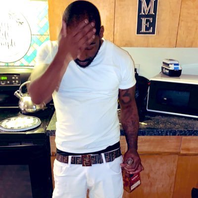 blakkout318's profile picture. Took losses but im still Bossin 🦍