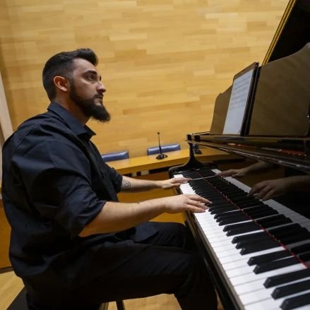 ♬ Pianista y profesor de piano ♬ AnimeんStudio Ghibliん Alquimista Carmesí ☠J/HeavyMetal☠ ♥Gatos☯Pokémon
