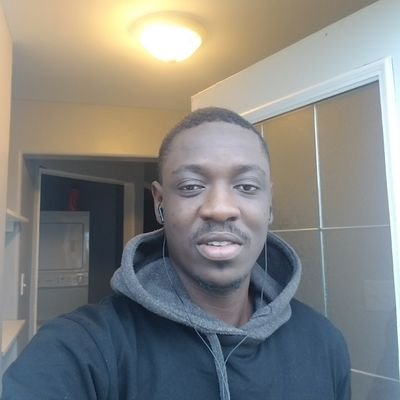 emmyblinkz's profile picture. #TeamARSENAL#pharmacist⛑