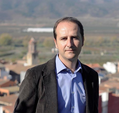 Enamorat de la família, enginyer civil i servidor públic com alcalde de La Granja d'Escarp i diputat portaveu de Junts-Impulsem Lleida, a la Diputació Lleida.