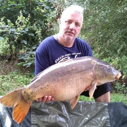 know as Toto Addict to Carp Fishing cycling ,motorbike, my Lilly the whippet ,UK PB 37LB8oz Mirror Carp, 31LB12oz Common Carp. France PB 27LB14oz. Mirror Carp.