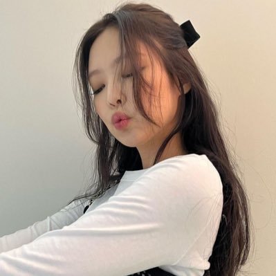 Amandine_van7's profile picture. multistan ~ kpop ♥︎ 21 𝙮𝙤 ❀ 𝙸𝙽𝙵𝙿 ☁︎ ♑︎ 𝕤𝕙𝕖/𝕙𝕖𝕣