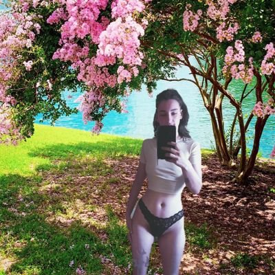 Muy maricón, nb, bisexual, adicte al chocolate y los nalgazos. 🐰