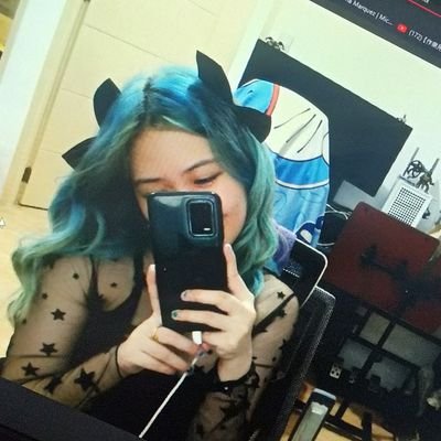 nikonicolette's profile picture. I'm not catastrophizing, everything's derailing