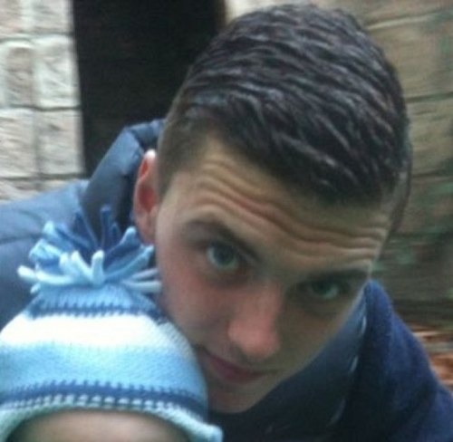 RobbieWatmore12's profile picture. follow me and il follow back. :)