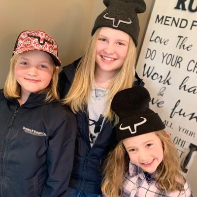 Loving wife to @hammellsteve, Mom of 3 busy girls, Dairy cows/Purebred Angus. CAFA member. MNP Farm Management Consulting Team. Tweets are my own