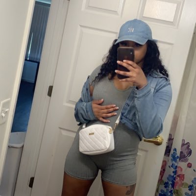 EricaLaStarr's profile picture. fuck yo tweets #minesBetter ..