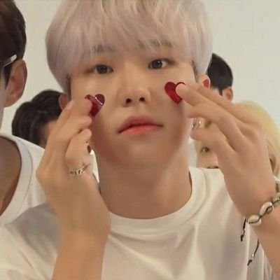 fluffy_hoshi's profile picture. Ale |24| kpop stan| italvolley fanatic| ita/eng