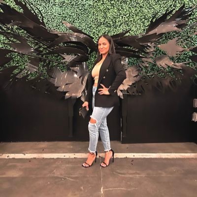 babuyu38's profile picture. professional lurker|music & podcast lover|EWF, MJB, NE fan|lover of all 🍎 products🔀🔁♎️🎼🍷🤳🏽🥨🥑🌮🥡🍁🔞📖 👩🏽👩🏽#mimi👶🏽 young old head