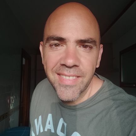 LopeGV's profile picture. 👩‍💻 Enseño programación y robótica en Secundaria y FP. A veces, también escribo libros.