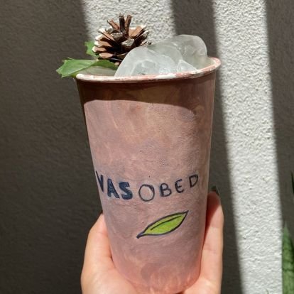 Somos un vaso de bioplástico hecho a base de fécula de todas tus frutas favoritas. 🌿