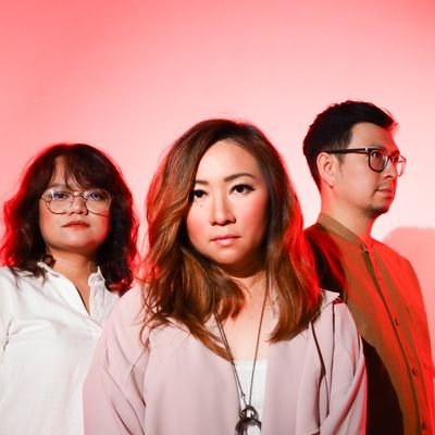 We're trio unplugged pop acoustic band.