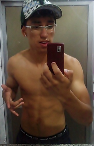 ;Corinthiano gosta de pizza futebol e video game; cursando o 3° ano(torcendo pra terminar logo ) e fazendo curso de Inglês entam Fuky you know kk