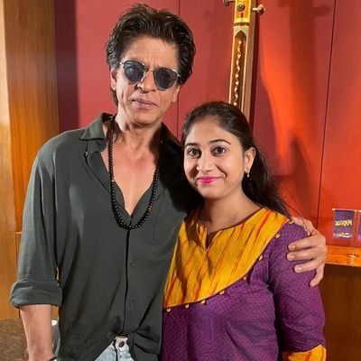 Proud #INDIAN #SRKian Girl 💃🇮🇳 ARTIST by profession 🎨🖌️ Lived my dream on 7th April, 2023..Met my God @iamsrk 🥰