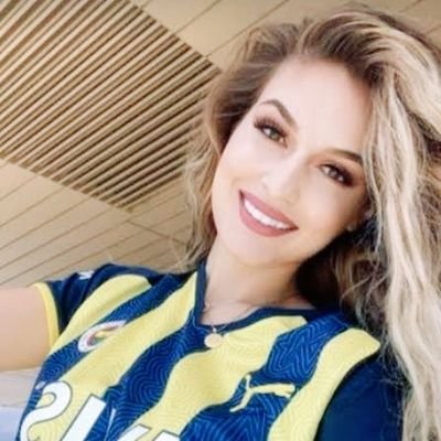 Mısırlı bir Fenerbahçe taraftarı. Dişi kanarya ama aslan terbiyecisi olanından.....