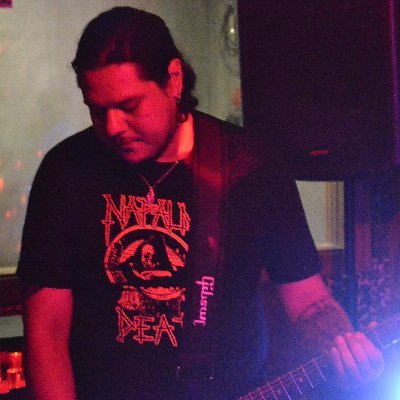 Professor de Ciências/psicopedagogo. Guitarrista, compositor, aprendendo a tocar teclado. Amante do cosmo, ufologia, culturas pré-cristãs e filosofia moderna.