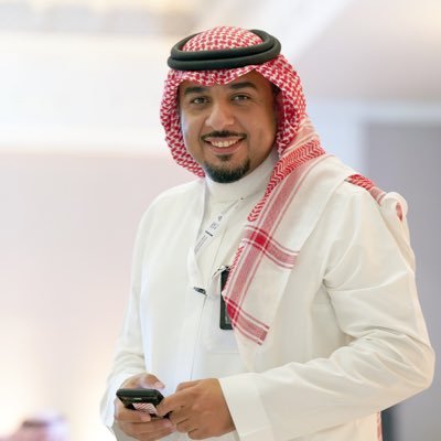 صحفي و إعلامي | الصورة لوالدي الفنان التشكيلي #عبدالرحمن_السليمان بدعمه رسم ابتسامتي