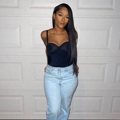 Single Mother | Student | Graphic and Motion designer | Web developer | Traveller 🧳 | VA services | IG:@Ashley_bird98 💫 ✊🏿✊🏾 🇺🇸