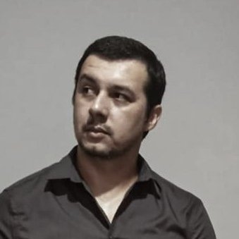 Sou um homem simples, vivendo uma vida simples, sou metade sou defeituoso assim como qualquer um.