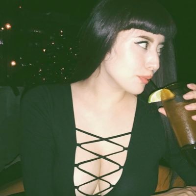 julietsafley's profile picture. Introverted Leo. Most likely reading.