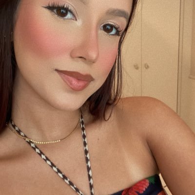 ahnizuujuj's profile picture. nd