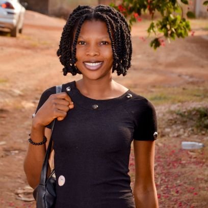 Am fun to be with..
I  don't follow d crowd...I stand out ND show forth my uniqueness...
Am a bag designer...