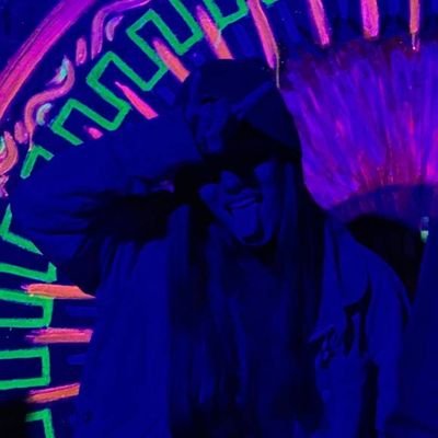 introverted_Kit's profile picture. • Art_enthusiast | Unsocial sociability •