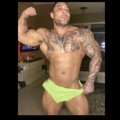 BIG 💪🏽 BIG🍆 Subscribe to my Onlyfans 😈 and dm me about that or any Fitness Coaching questions 🏋🏽‍♂️ Instagram @Partyboy_Aesthetics