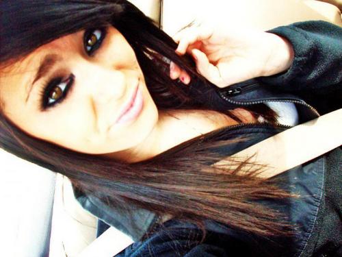 24 single female here, cute guys wanna chat? add me at http://goo.gl/73w9V