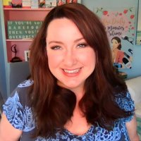 🌺 Lisa is writing at the beach (@lisadaily) 's Twitter Profile