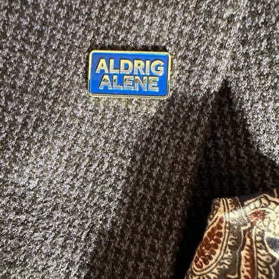 HenrikRaun12's profile picture. Ejendomsmægler og fynbo, som blev forelsket i Brøndby I F i 1982 💛💙😊 Elsker Bourgogne og det franske køkken 🍷🍾 og specielt Michel Michaud og Skagen. ❤️🇺🇦