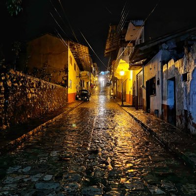 Antropólogo, fotógrafo, rugbyero, ciclista, promotor cultural, movilidad sustentable, urbanismo, enseñó de mecánica ciclista, biciescuela, seguridad ciclista.