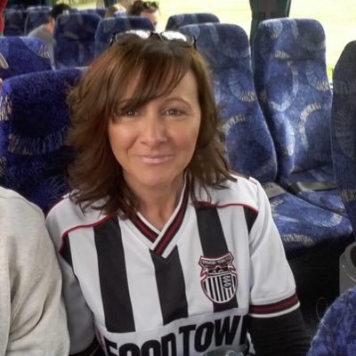 Mum,wife,🐾🐾Mobile Hairdresser💇🏻‍♀️ all round DIY-er! I paint rocks 🎨 & the surname isn’t made up #GTFC ⚫️⚪️🐟🐟🐟🏴󠁧󠁢󠁥󠁮󠁧󠁿