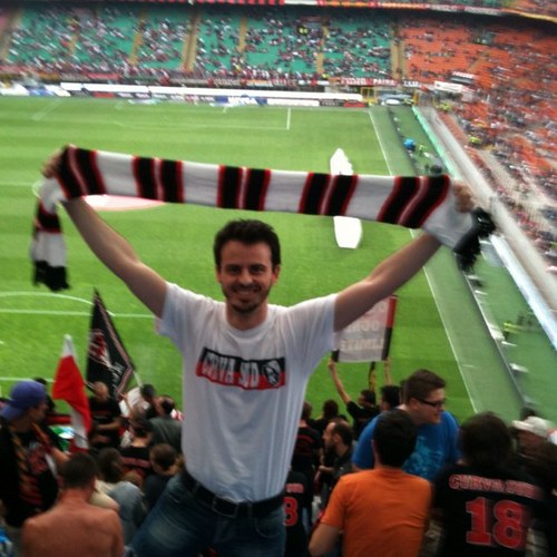 adefaso's profile picture. Anti Juventino e Anti Interista, Ac Milan e Liverpool FC nel cuore!