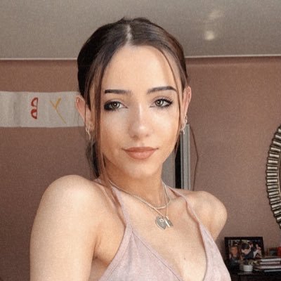 chloeharperj6's profile picture. 19 | nsfw | always selling | dm me i’m usually bored 🤗 | snap: chloeharper208