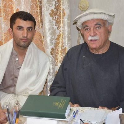 ما ځان ته ځکه خوښه کړۍ د ځندان لاره ده
دا د شهید خان صمد خان آو باچا خان لاره ده
ګیلامن