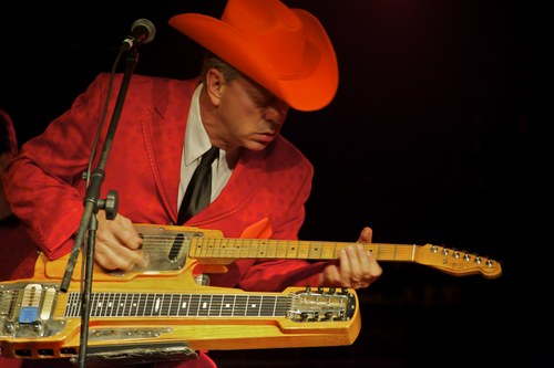 Low voice, hot guitar and screamin' steel... Each song showing a slightly different glimpse of life from the musical phenomenom known as Junior Brown!