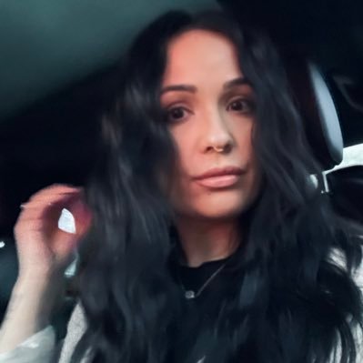 ada_buon's profile picture. I’m a lot cooler in my head.