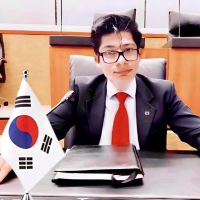 더불어민주당 국회의원. 더불어 잘 사는 대한민국을 위해 열심히 뛰겠습니다.